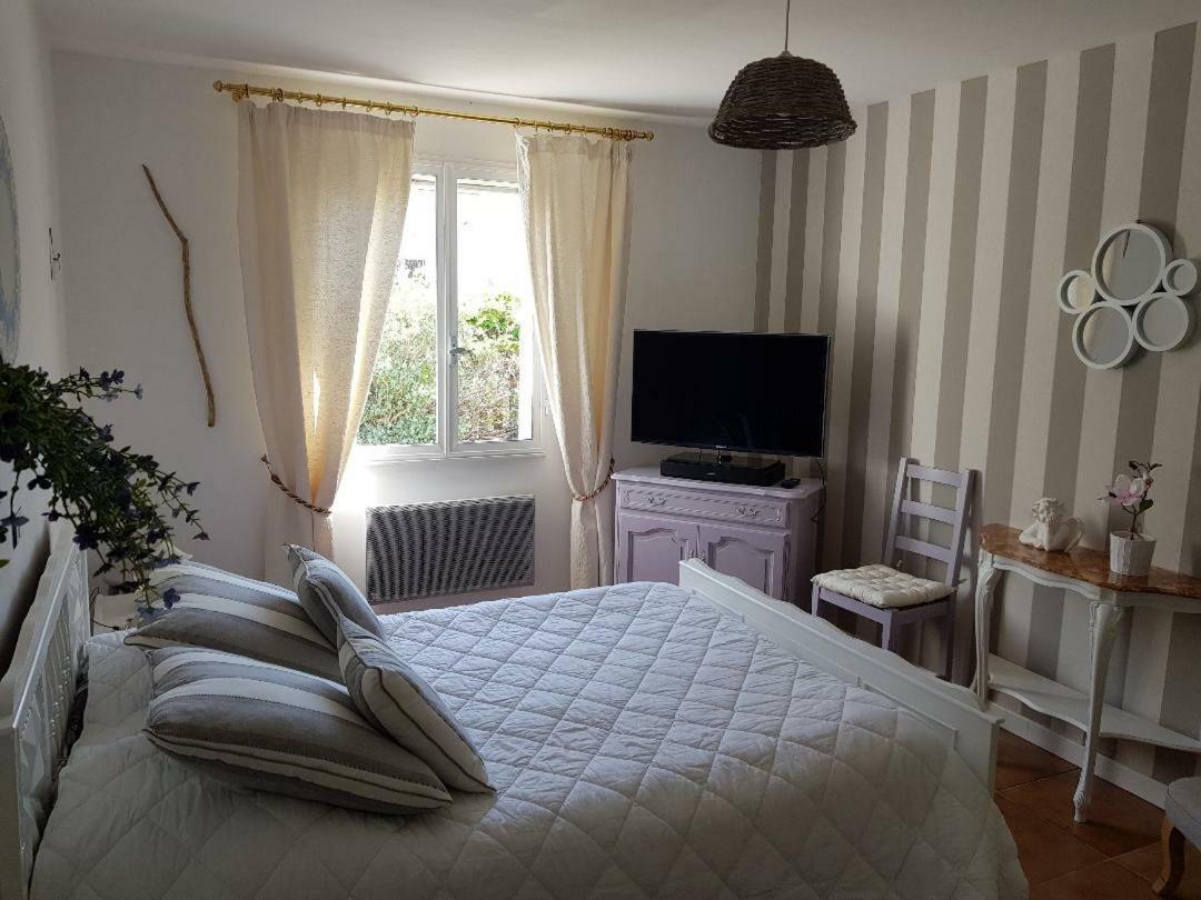 Le Flamant Rose Bed & Breakfast Salin-de-Giraud Exterior foto