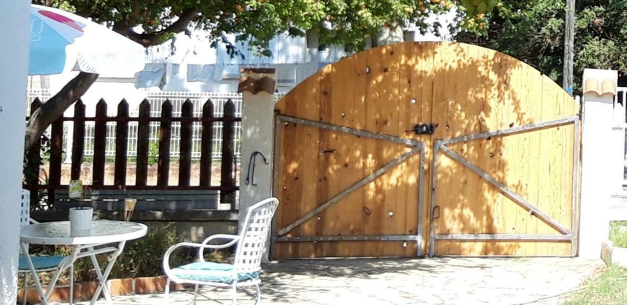 Le Flamant Rose Bed & Breakfast Salin-de-Giraud Exterior foto
